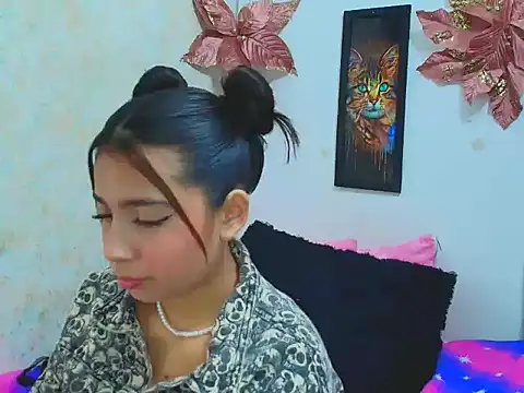 Snapshot of Rousse_violett chatting on 01-10-25, 08:48 Rousse violett online show from 01-10-25, 08:48