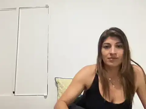 Snapshot of LunaBeya chatting on 02-25-25, 01:20 LunaBeya online show from 02-25-25, 01:20