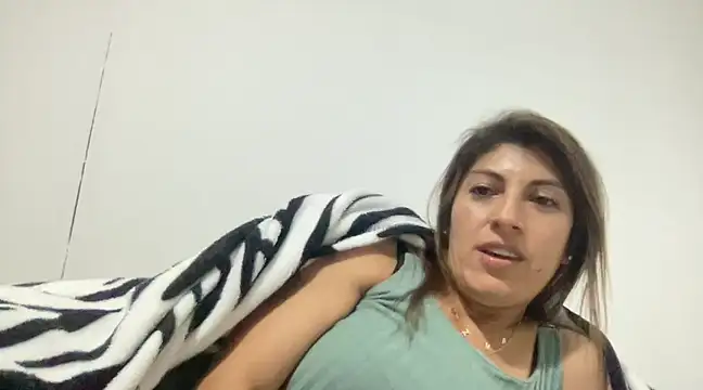 Snapshot of LunaBeya chatting on 03-07-25, 02:57 LunaBeya online show from 03-07-25, 02:57