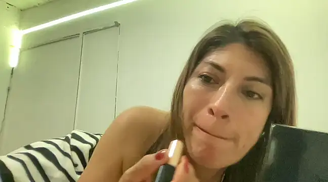 Snapshot of LunaBeya chatting on 03-19-25, 01:43 LunaBeya online show from 03-19-25, 01:43