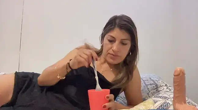 Snapshot of LunaBeya chatting on 03-20-25, 11:27 LunaBeya online show from 03-20-25, 11:27