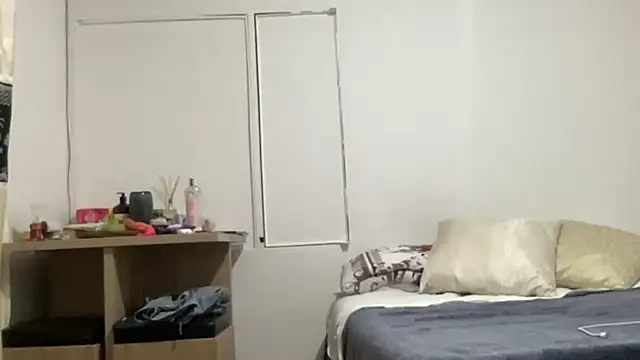 Snapshot of LunaBeya chatting on 10-21-25, 12:28 LunaBeya online show from 10-21-25, 12:28