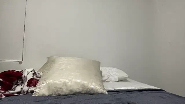 Snapshot of LunaBeya chatting on 10-24-25, 12:52 LunaBeya online show from 10-24-25, 12:52