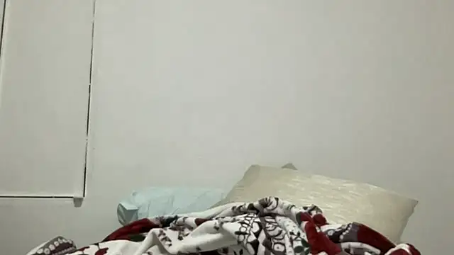 Snapshot of LunaBeya chatting on 11-01-25, 02:02 LunaBeya online show from 11-01-25, 02:02