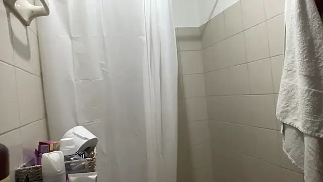 Snapshot of LunaBeya chatting on 11-07-25, 11:05 LunaBeya online show from 11-07-25, 11:05