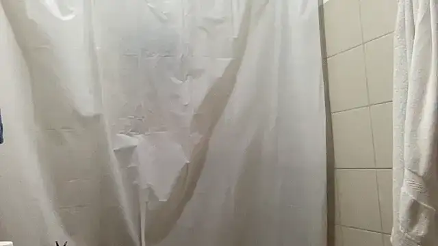 Snapshot of LunaBeya chatting on 11-19-25, 10:59 LunaBeya online show from 11-19-25, 10:59