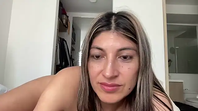 LunaBeya online show from 04-13-26, 02:33