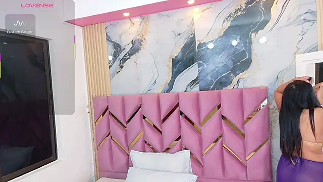 hotiergirl online show from 10-31-25, 12:17