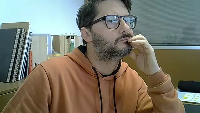 Snapshot of Cellino4 chatting on 02-01-25, 10:15 Cellino4 online show from 02-01-25, 10:15