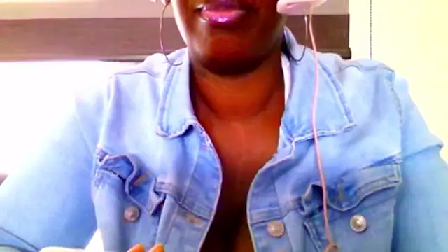 chocolatechipkukky85 online show from 04-20-26, 09:27