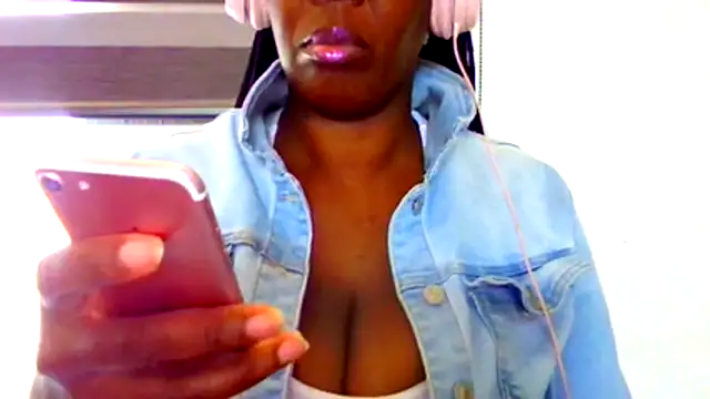 Snapshot of chocolatechipkukky85 chatting on 04-29-26, 08:59 chocolatechipkukky85 online show from 04-29-26, 08:59
