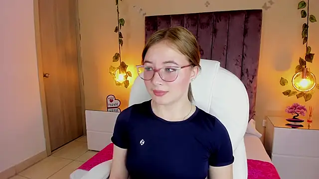 Dahlia Rousse online show from 09-19-25, 10:21