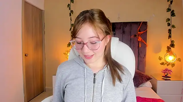 Dahlia Rousse online show from 10-10-25, 09:47