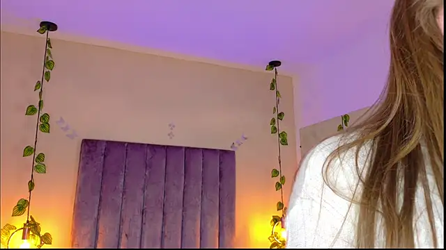 Dahlia Rousse online show from 03-31-26, 06:14