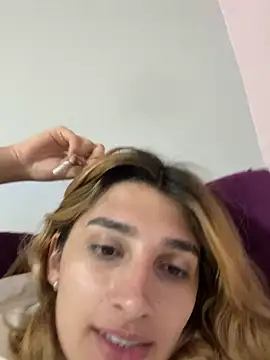 Snapshot of Queensara_ chatting on 02-25-25, 01:20 Queensara  online show from 02-25-25, 01:20