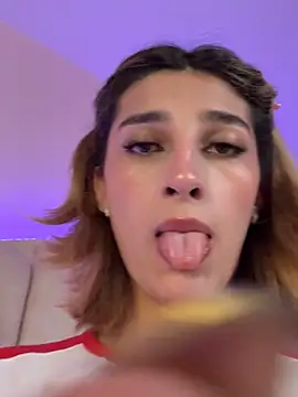 Snapshot of Queensara_ chatting on 03-15-25, 03:16 Queensara  online show from 03-15-25, 03:16