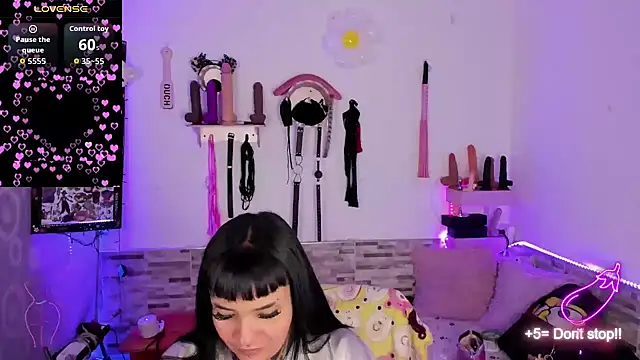 Snapshot of amyswallow7 chatting on 04-15-26, 01:01 amyswallow7 online show from 04-15-26, 01:01