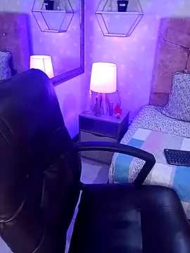 Elise-Leyton online show from 02-14-25, 06:51