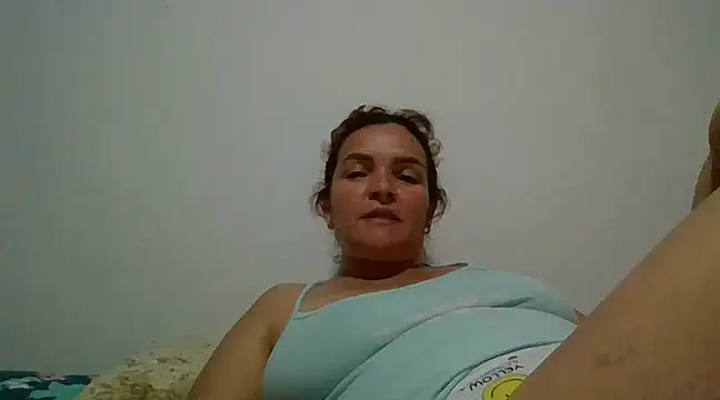 Snapshot of squirtlatinx chatting on 02-13-25, 01:40 squirtlatinx online show from 02-13-25, 01:40
