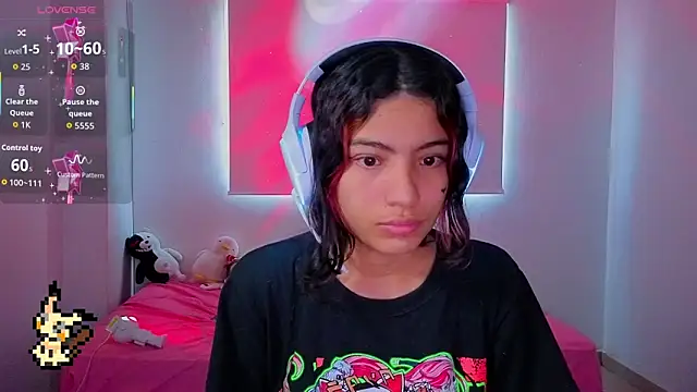 Lovelyamyy online show from 12-22-25, 12:13