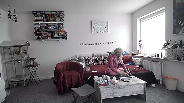 Snapshot of CDHannahSub chatting on 06-25-26, 06:29 CDHannahSub online show from 06-25-26, 06:29