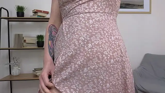 Snapshot of Bonnie_White chatting on 02-08-25, 10:18 Bonnie White online show from 02-08-25, 10:18