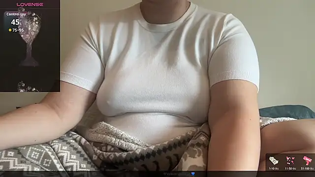 Snapshot of Teasingsarah chatting on 09-29-25, 11:59 Teasingsarah online show from 09-29-25, 11:59