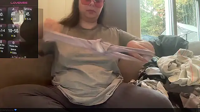 Snapshot of Teasingsarah chatting on 09-30-25, 04:23 Teasingsarah online show from 09-30-25, 04:23