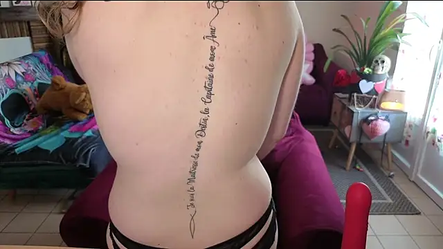 Miss luxiole online show from 04-12-26, 07:02