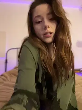 Snapshot of Mary_Leaf chatting on 02-06-25, 12:22 Mary Leaf online show from 02-06-25, 12:22