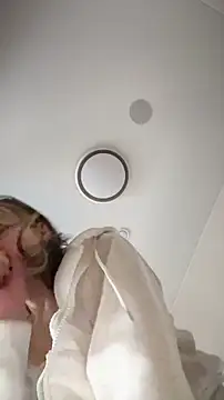 Snapshot of Mary_Leaf chatting on 11-08-25, 10:26 Mary Leaf online show from 11-08-25, 10:26