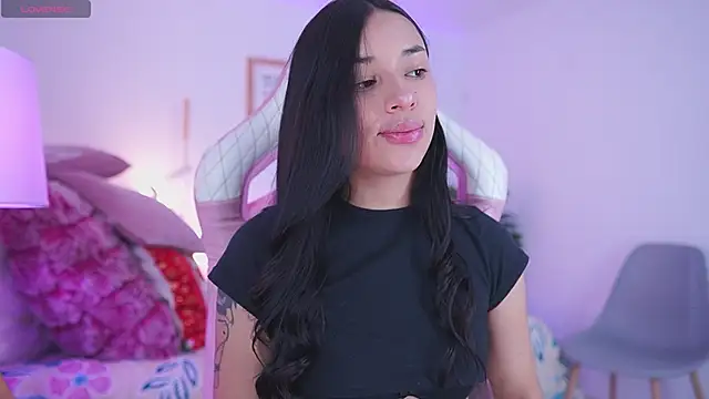 Snapshot of Hade_collinss chatting on 02-11-25, 05:18 Hade collinss online show from 02-11-25, 05:18