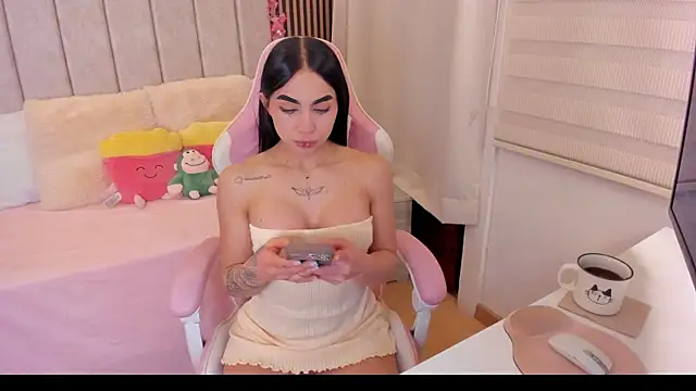 Snapshot of tamy_xoo chatting on 06-17-26, 06:42 tamy xoo online show from 06-17-26, 06:42