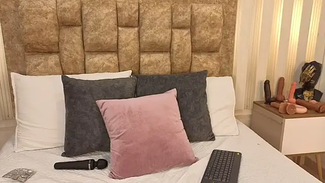 avis lara online show from 12-03-25, 06:39