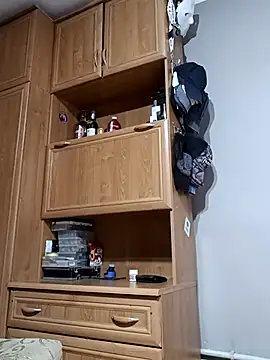 larzik94 online show from 04-01-26, 01:41