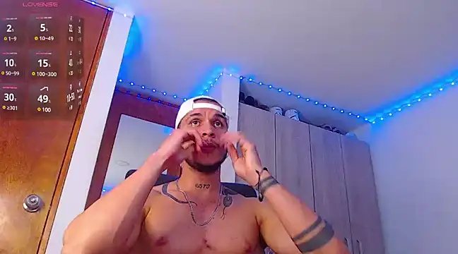 Snapshot of austinoficial chatting on 02-25-25, 06:36 austinoficial online show from 02-25-25, 06:36