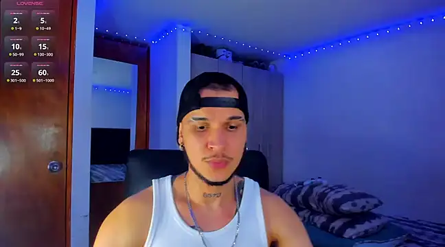 Snapshot of austinoficial chatting on 03-11-25, 04:10 austinoficial online show from 03-11-25, 04:10