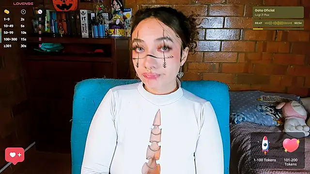 Annycolin  online show from 10-30-25, 04:25