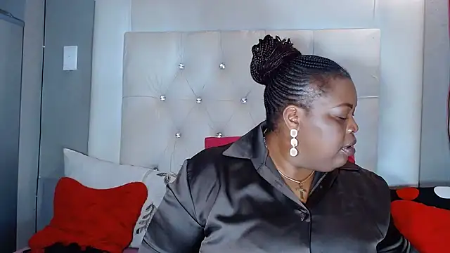 Snapshot of omalicha98 chatting on 06-12-26, 07:40 omalicha98 online show from 06-12-26, 07:40