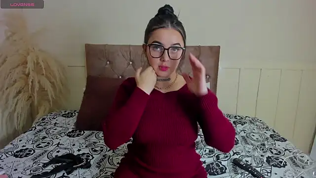 Snapshot of Natashawool1 chatting on 02-06-25, 01:43 Natashawool1 online show from 02-06-25, 01:43