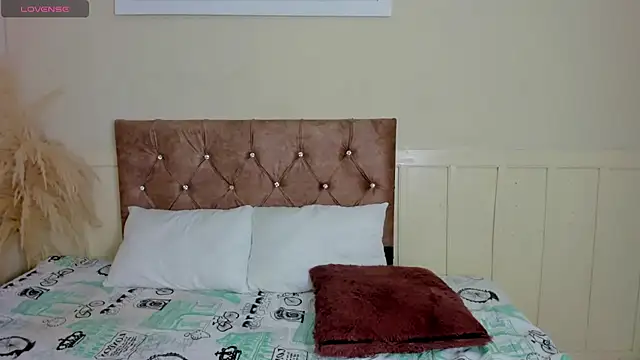 Snapshot of Natashawool1 chatting on 02-12-25, 04:33 Natashawool1 online show from 02-12-25, 04:33