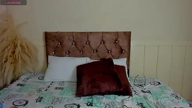 Snapshot of Natashawool1 chatting on 02-19-25, 04:22 Natashawool1 online show from 02-19-25, 04:22