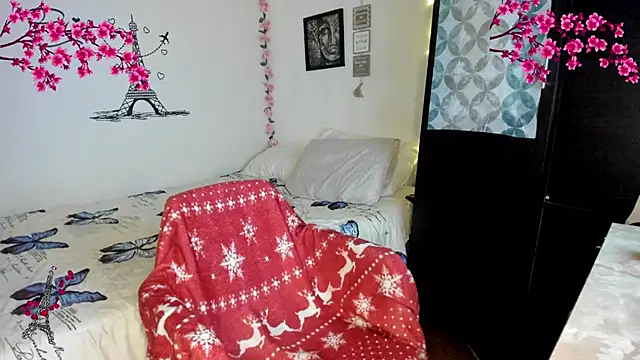 Snapshot of nataparis chatting on 07-22-26, 12:35 nataparis online show from 07-22-26, 12:35
