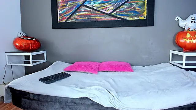 Charlotte curvy  online show from 10-15-25, 08:09