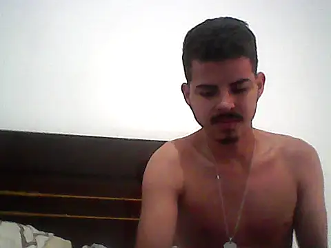 Snapshot of Frdrereeee chatting on 11-19-25, 04:29 Frdrereeee online show from 11-19-25, 04:29