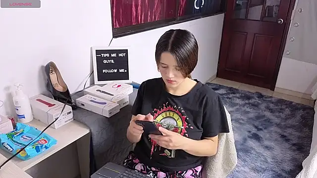 Snapshot of SexLaura_ chatting on 03-03-25, 11:35 SexLaura online show from 03-03-25, 11:35