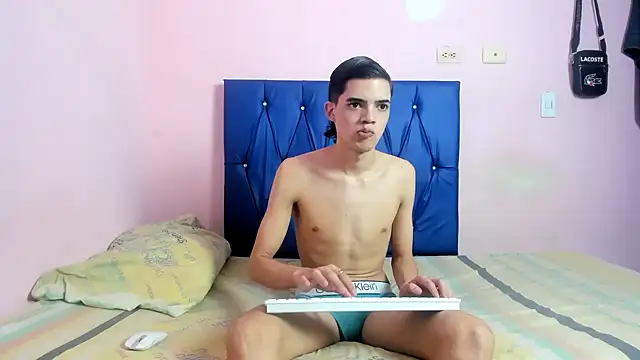 Latinos 2001 online show from 12-16-25, 03:50