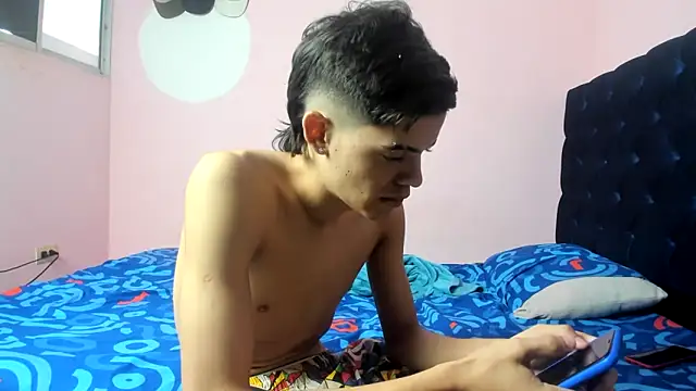 Latinos 2001 online show from 03-12-26, 12:33