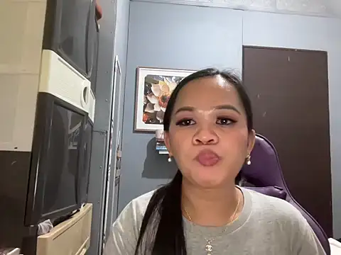 Snapshot of SophiaCourthaway chatting on 11-06-25, 10:54 SophiaCourthaway online show from 11-06-25, 10:54