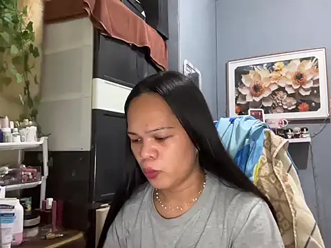 Snapshot of SophiaCourthaway chatting on 12-17-25, 09:48 SophiaCourthaway online show from 12-17-25, 09:48